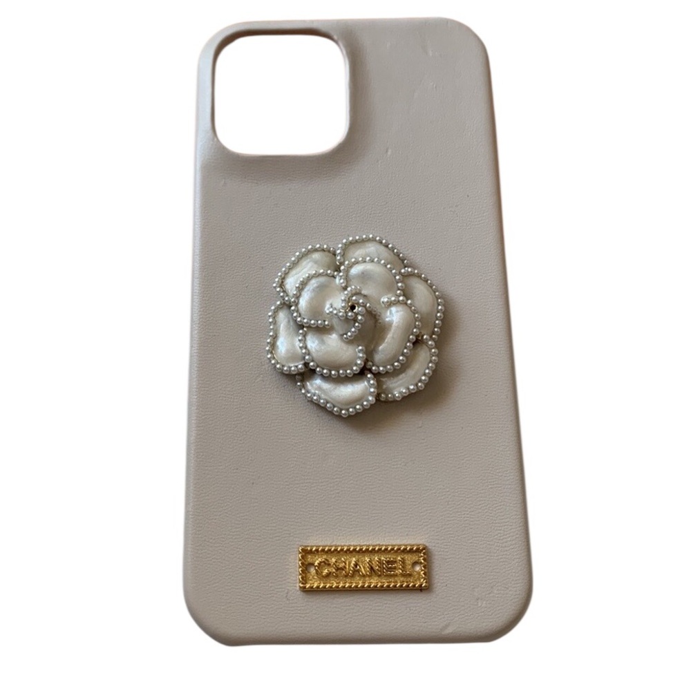 📱CHANEL Style iPhone 13 Pro-Max White Phone Case with Camellia and Gold Logo 📱